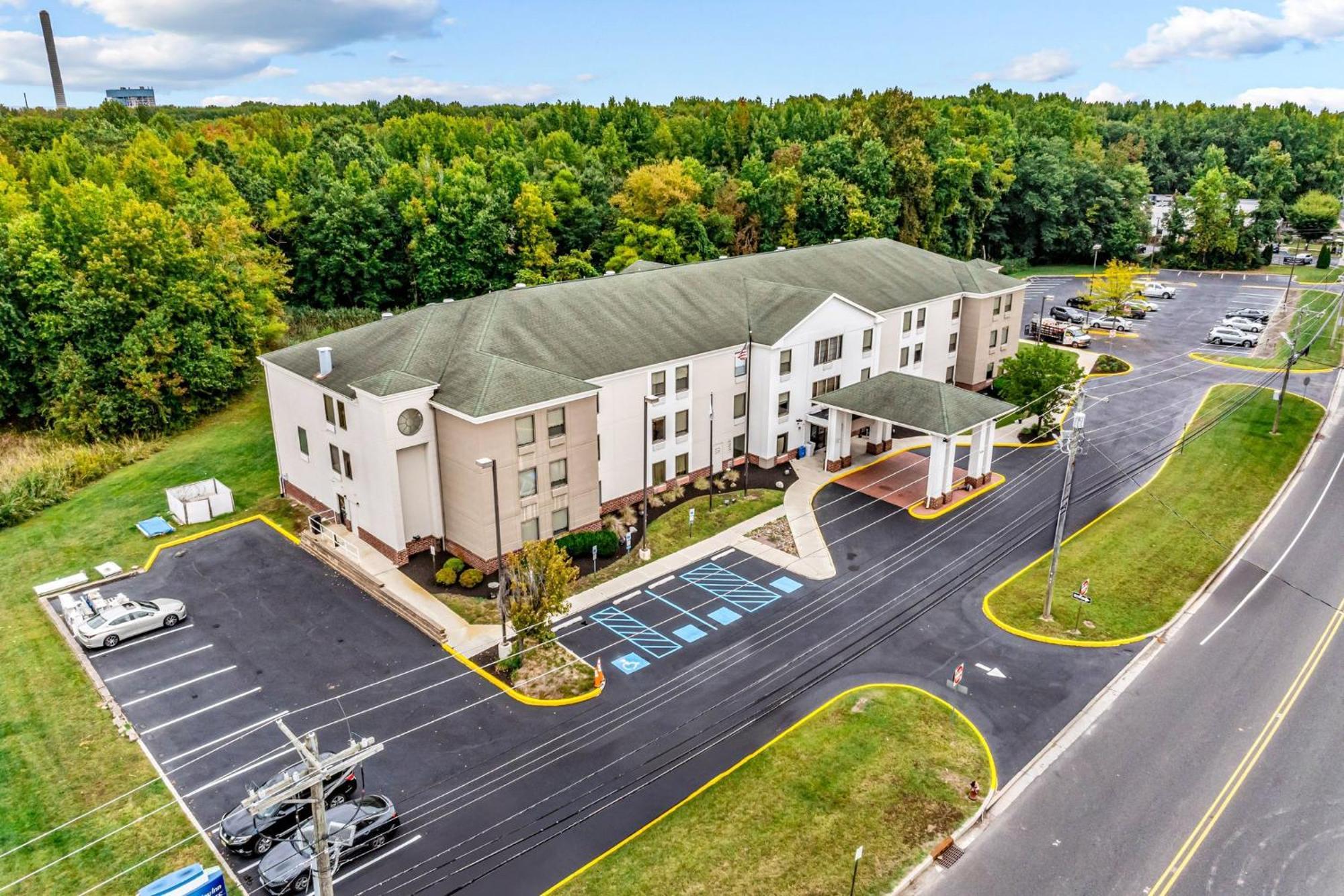 Holiday Inn Express & Suites Carneys Point - Pennsville By Ihg Εξωτερικό φωτογραφία