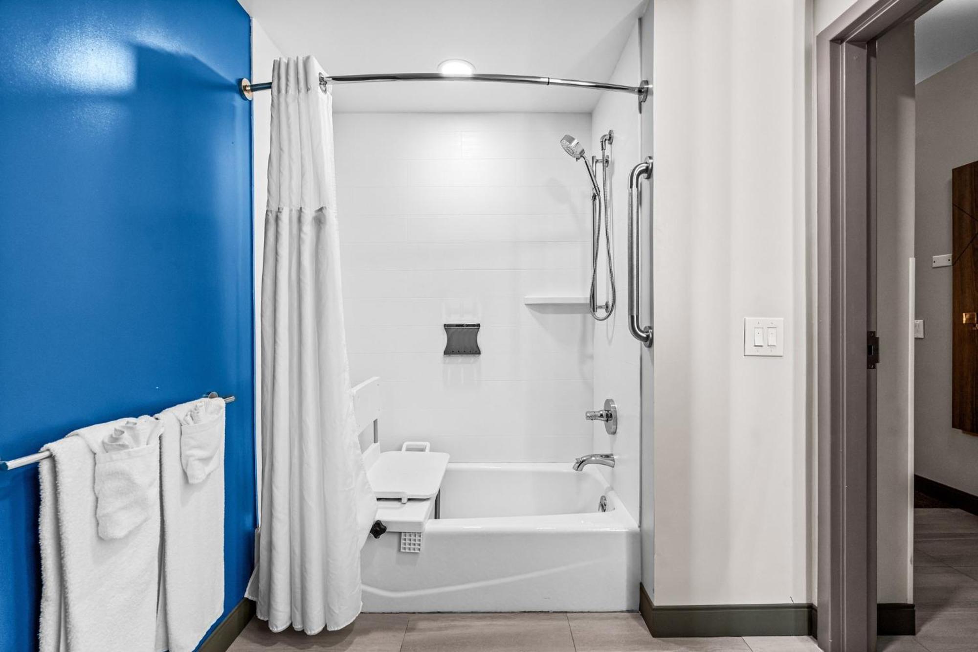 Holiday Inn Express & Suites Carneys Point - Pennsville By Ihg Εξωτερικό φωτογραφία